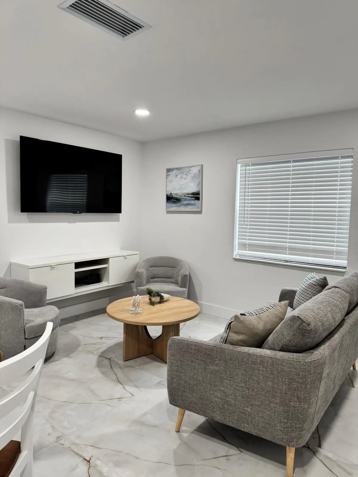 Living Area at 221 SE 11TH Avenue 1, Pompano Beach