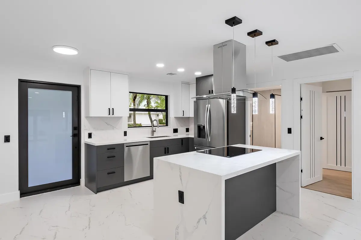 360 Saturn Ave-20 at 360 Saturn Avenue, Tequesta
