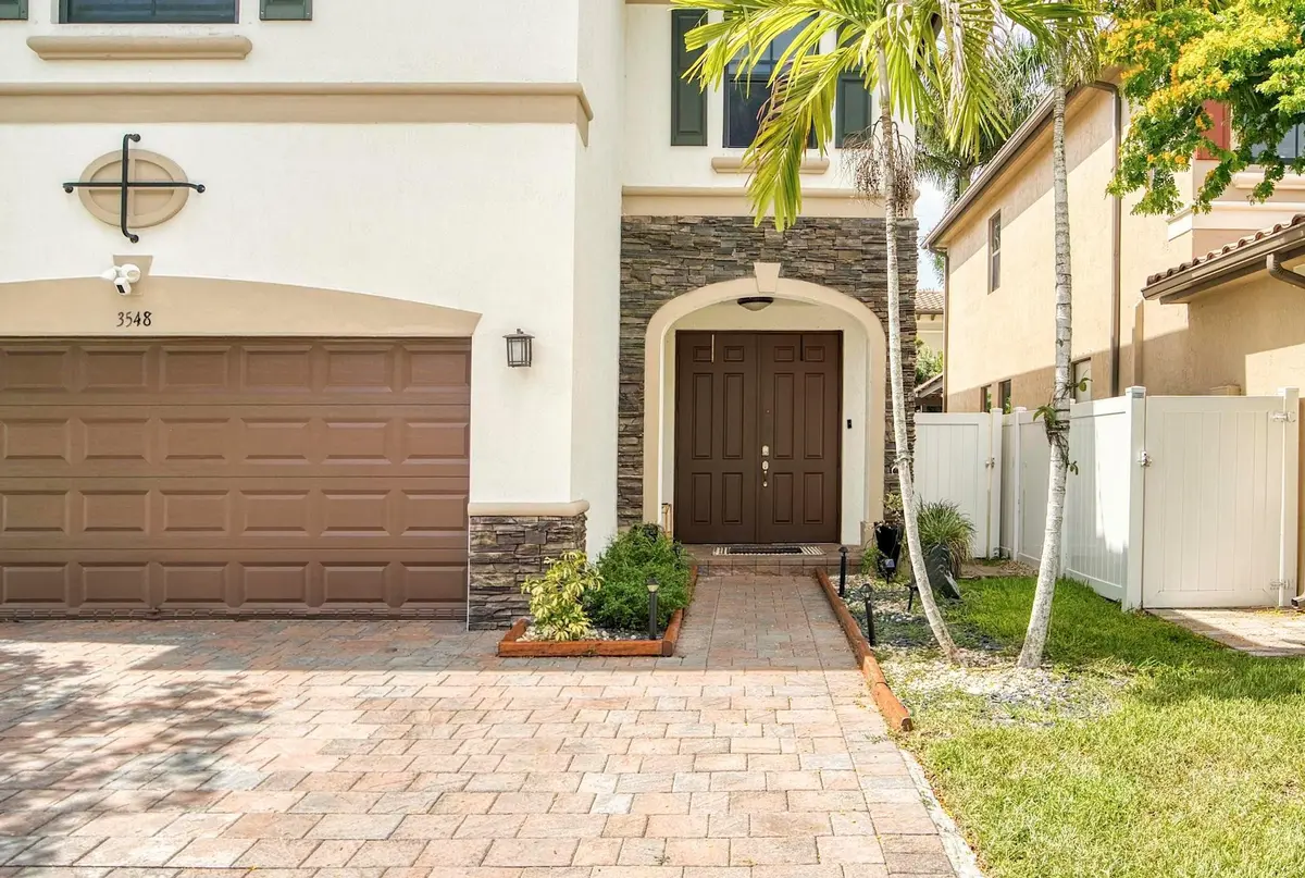 Photo 3 at 3548 W 88TH Street, Hialeah