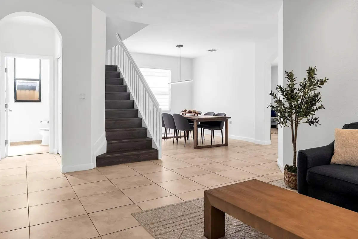 Photo 6 at 3548 W 88TH Street, Hialeah