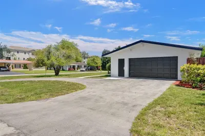 4017 NE 18th Avenue, Oakland Park – Single Family Residence for sale