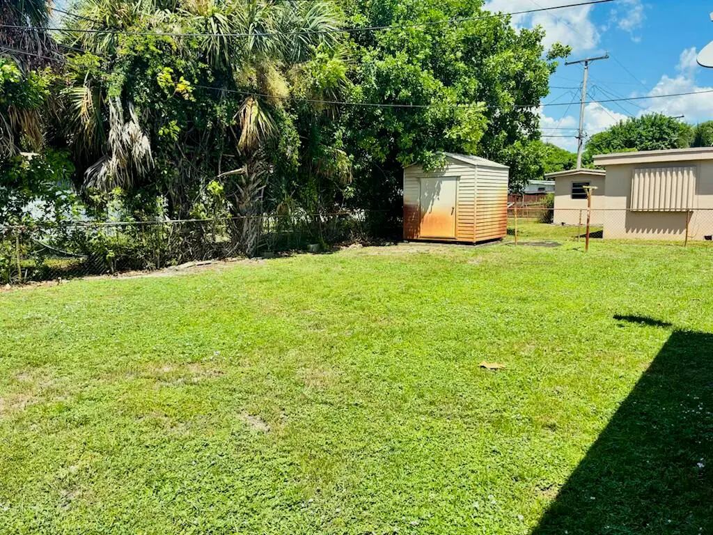 IMG_2652 at 1321 NW 32nd Avenue, Lauderhill
