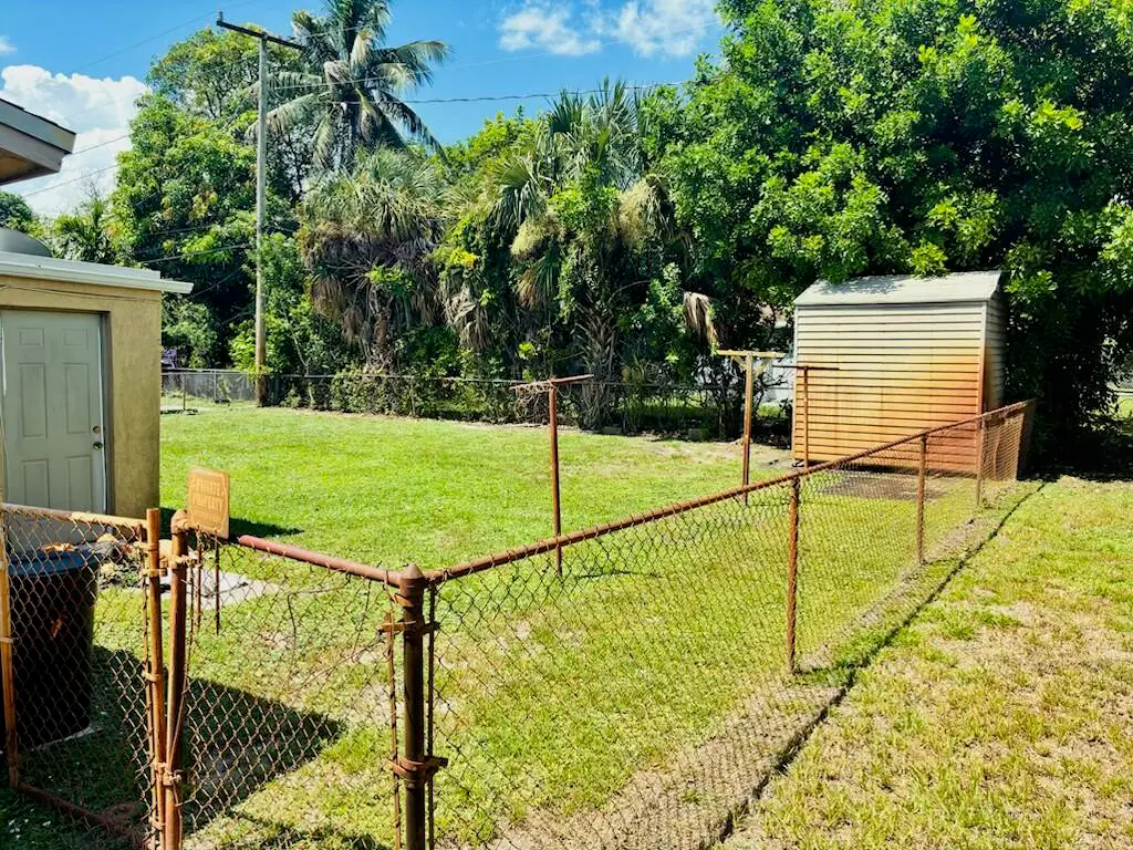 IMG_2649 at 1321 NW 32nd Avenue, Lauderhill