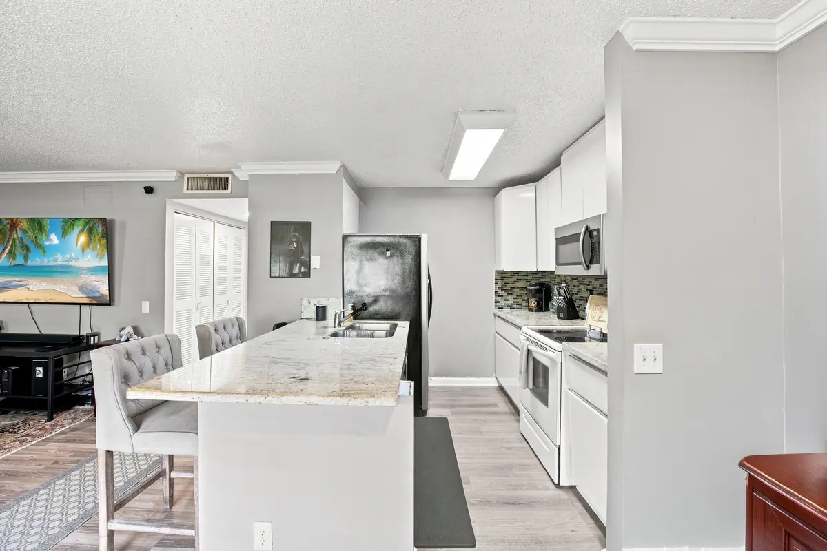Kitchen at 711 FOREST CLUB Drive 119, Wellington