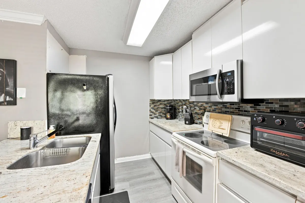 Kitchen at 711 FOREST CLUB Drive 119, Wellington