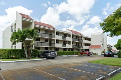 112 LAKE EMERALD Drive 209, Oakland Park – Condominium for sale