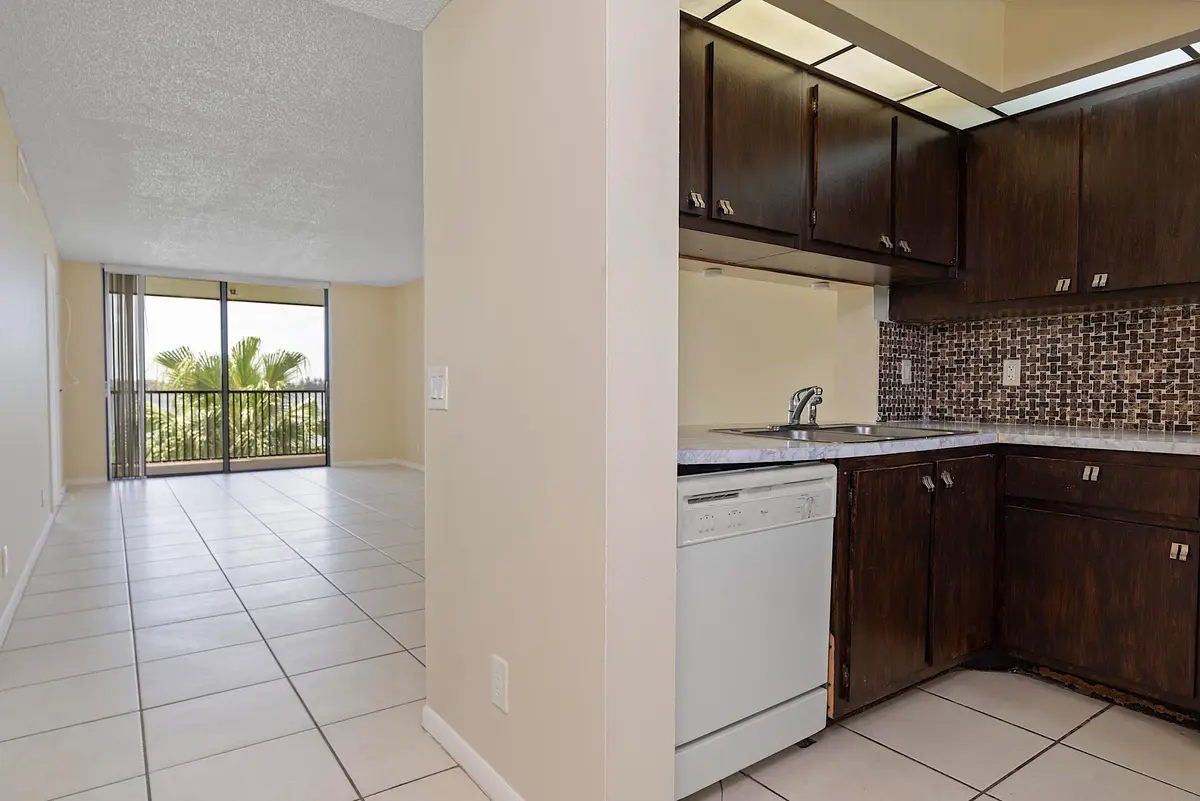 _JML8852 at 112 LAKE EMERALD Drive 209, Oakland Park