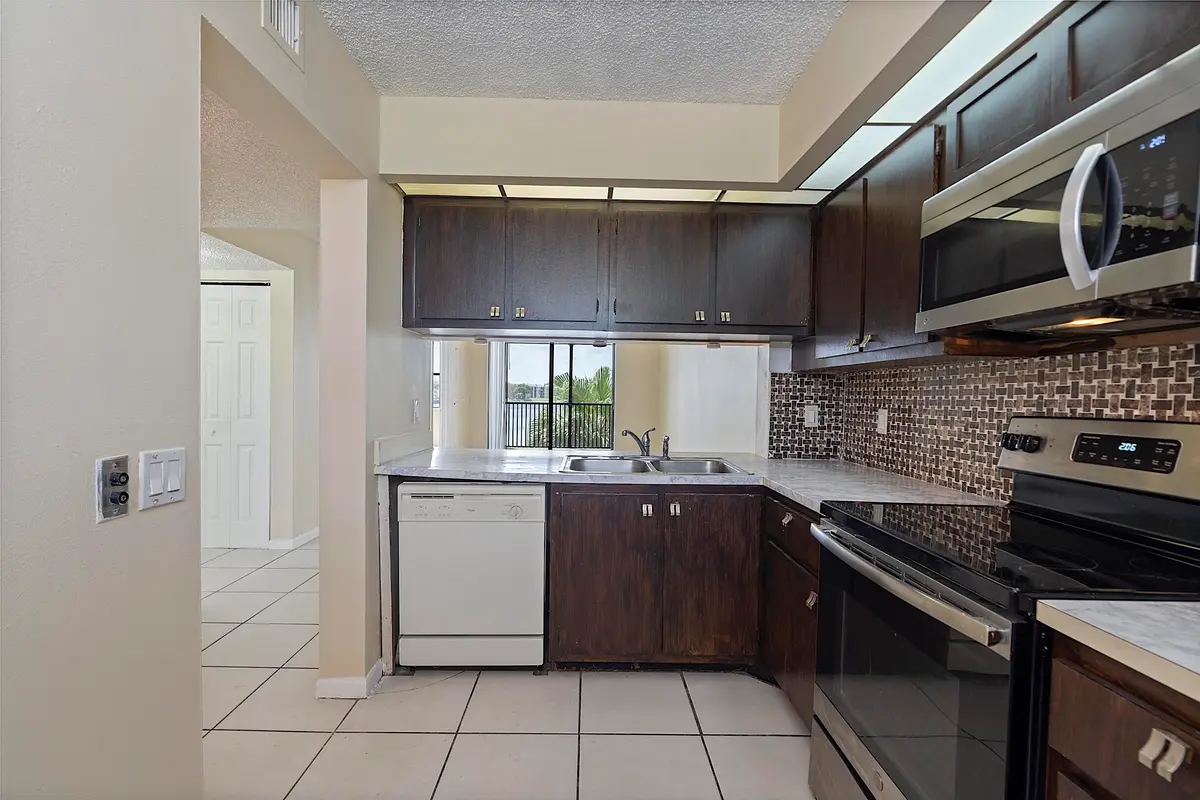 _JML8881 at 112 LAKE EMERALD Drive 209, Oakland Park