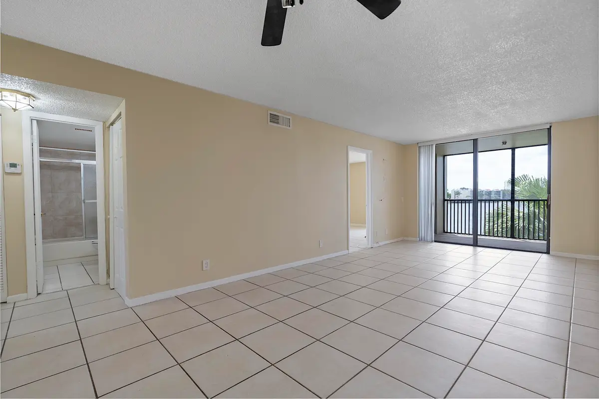 _JML8917 at 112 LAKE EMERALD Drive 209, Oakland Park