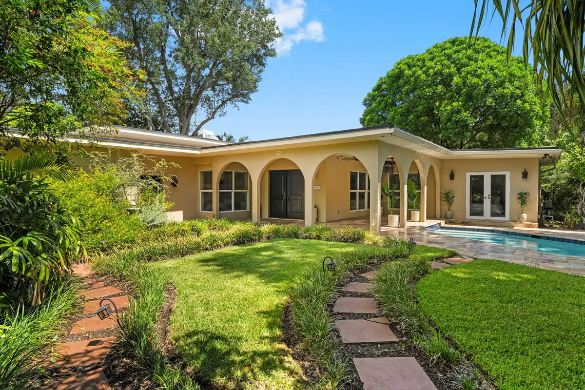 1-web-or-mls-A7R08744 at 901 SE 6TH Street, Fort Lauderdale