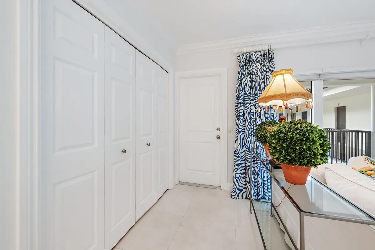 Entrance at 122 Peruvian Avenue 16, Palm Beach