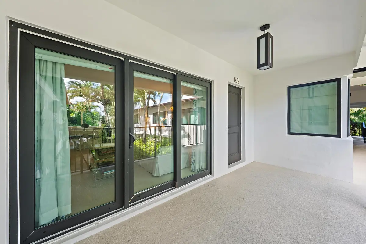 Walkway entrance at 122 Peruvian Avenue 16, Palm Beach