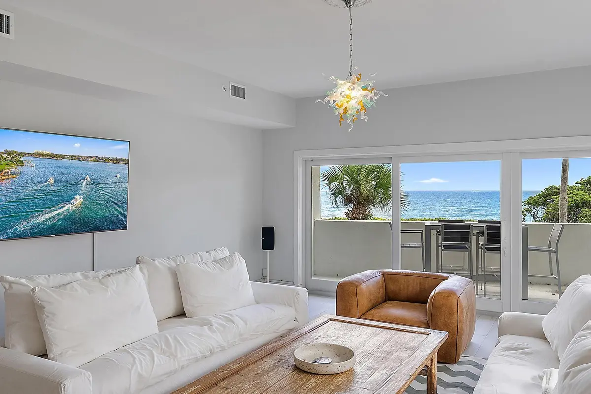 Living area at 2050 S HIGHWAY A1A 5, Jupiter