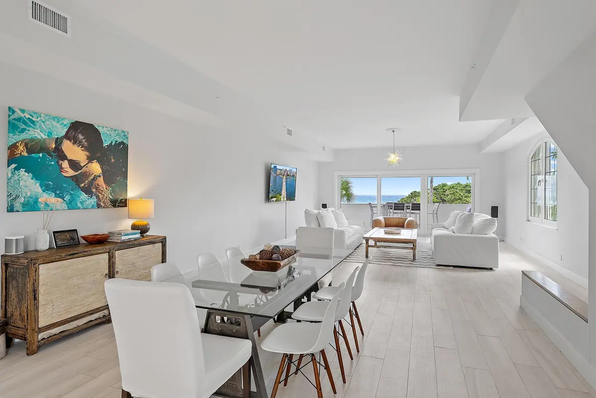 Dining area at 2050 S HIGHWAY A1A 5, Jupiter