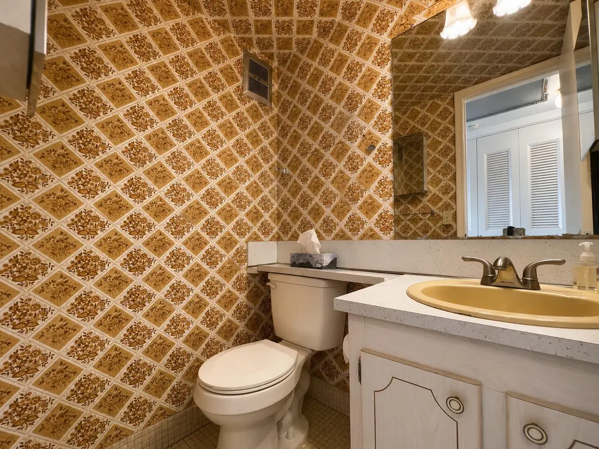 Guest Half Bath at 229 Dorchester J, West Palm Beach