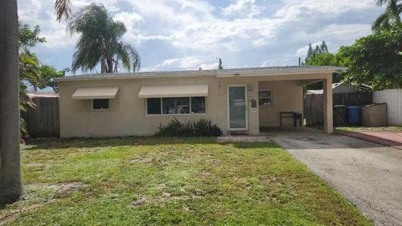 1 Main picture at 5811 NE 6TH Avenue, Oakland Park