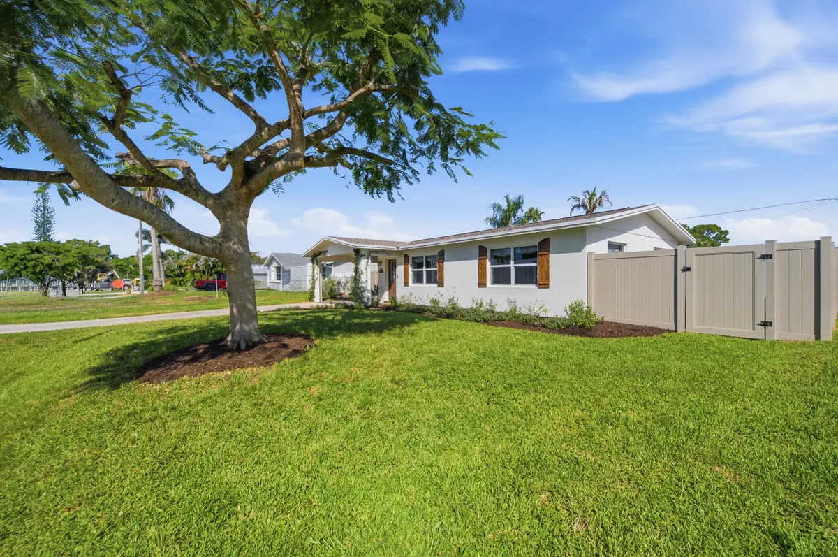 7__dsc3930 at 1803 SE Lafayette Street, Stuart