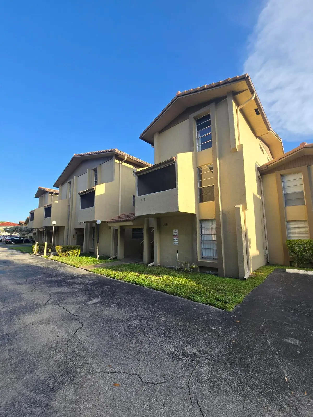 Exterior view 1 at 11101 Royal Palm Boulevard 213, Coral Springs