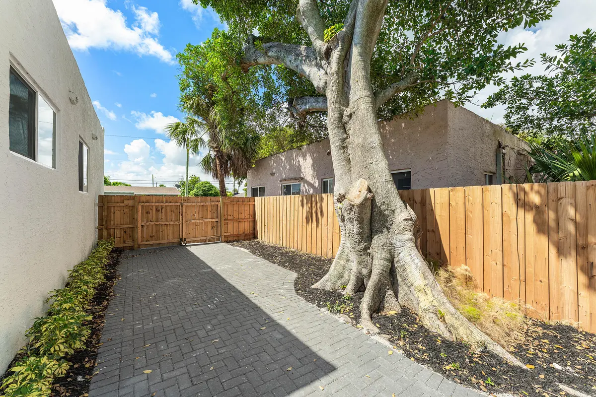 ADDITIONAL PRIVATE PARKING at 1150 W 25th Street, Riviera Beach