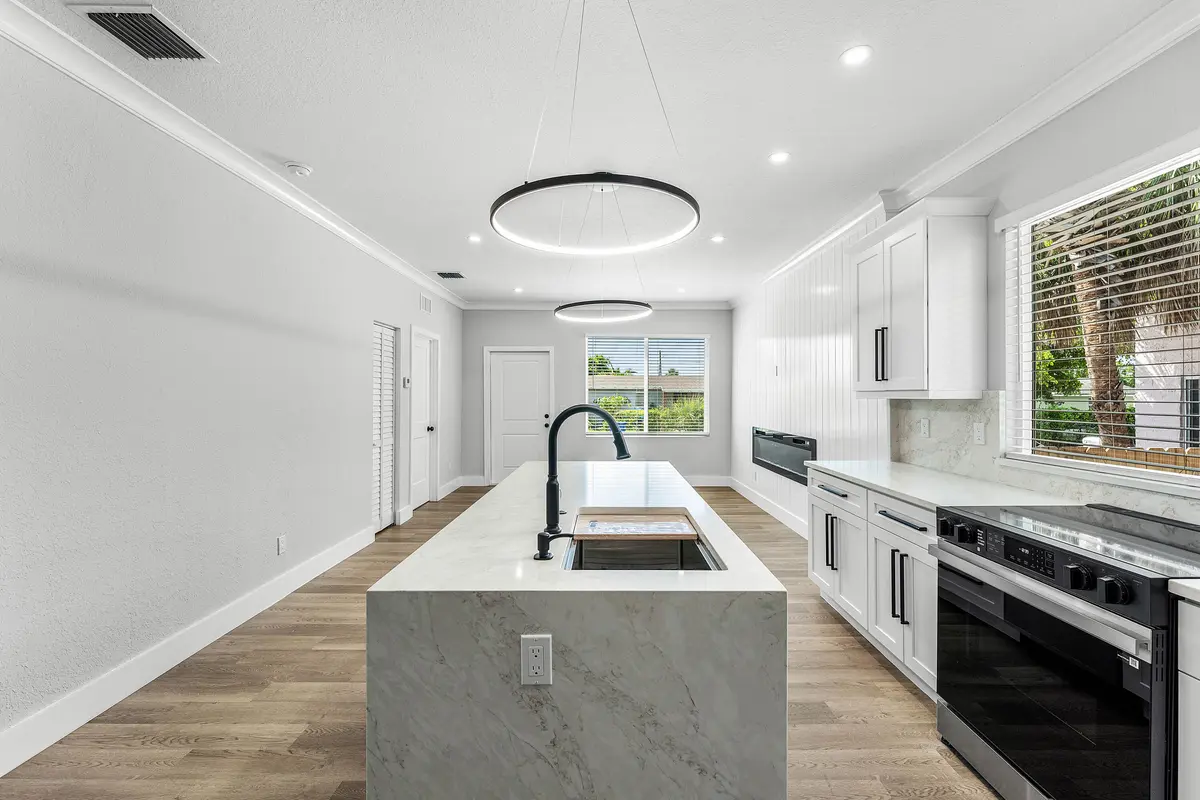 EASY LIVING at 1150 W 25th Street, Riviera Beach