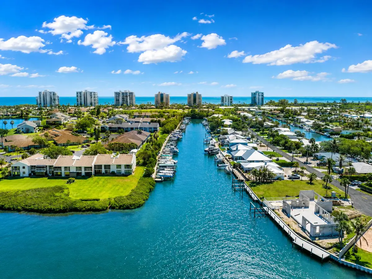 2e6345f9-e0be-49ea-95b2-47000c44e9e8 at 3209 S LAKEVIEW Circle 8105, Hutchinson Island