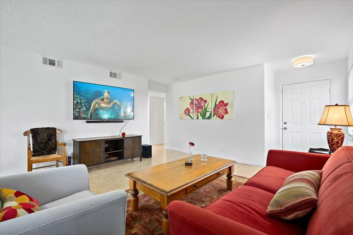 Living at 12660 Shoreline Drive 1A, Wellington