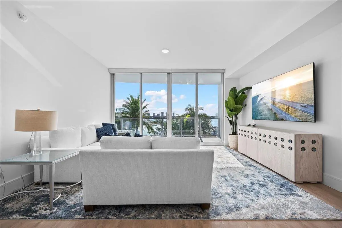 10-LUX_6767.jpg1 at 220 LAKE SHORE Drive 710, West Palm Beach