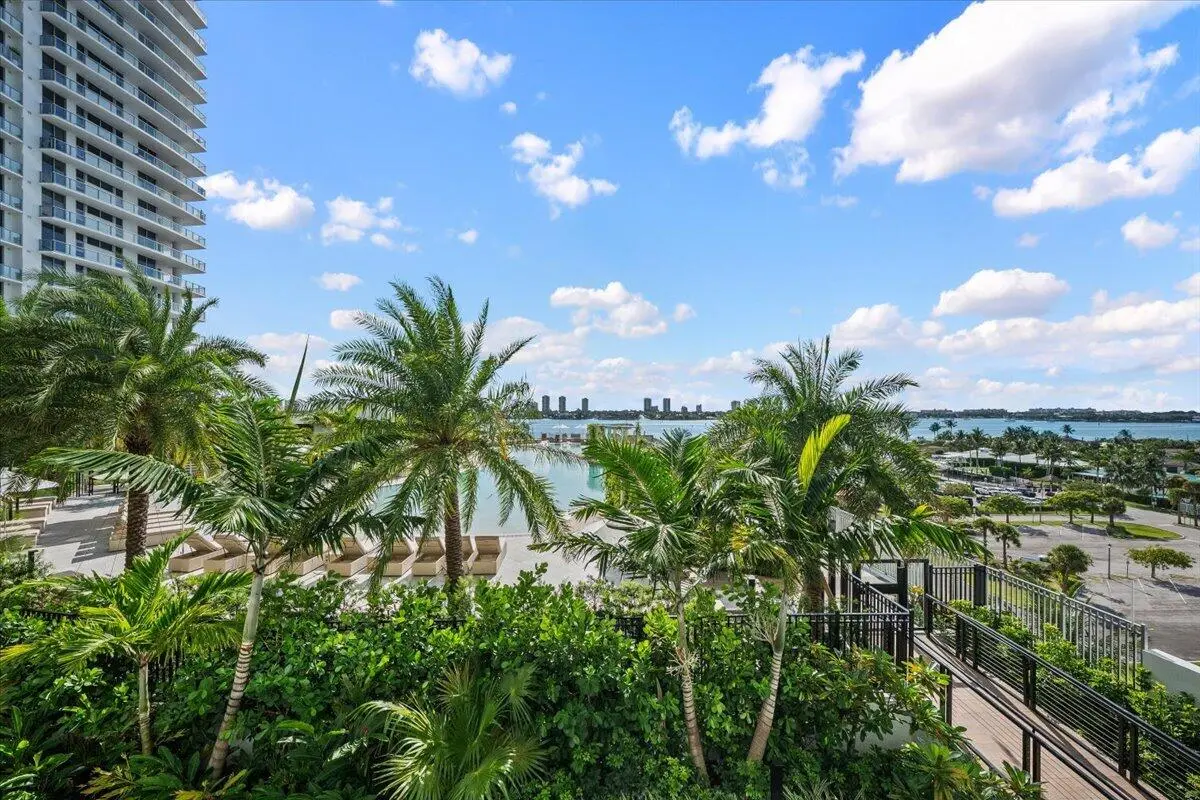 35-LUX_6932 at 220 LAKE SHORE Drive 710, West Palm Beach