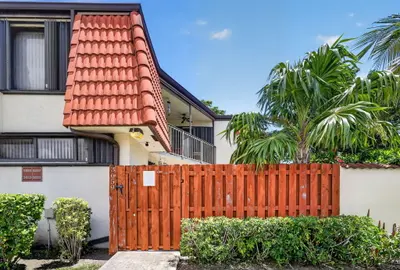 3659 VICTORIA Drive, West Palm Beach – Townhouse for sale