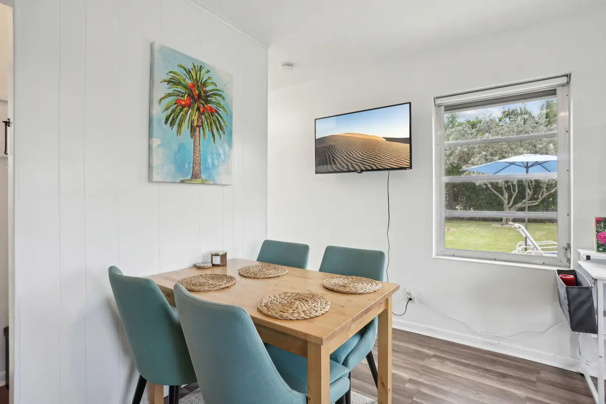 Studio Dining at 651 Oak Street, Boynton Beach