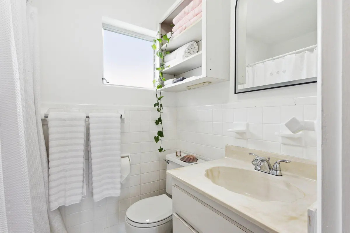 Lighted Mirror at 651 Oak Street, Boynton Beach