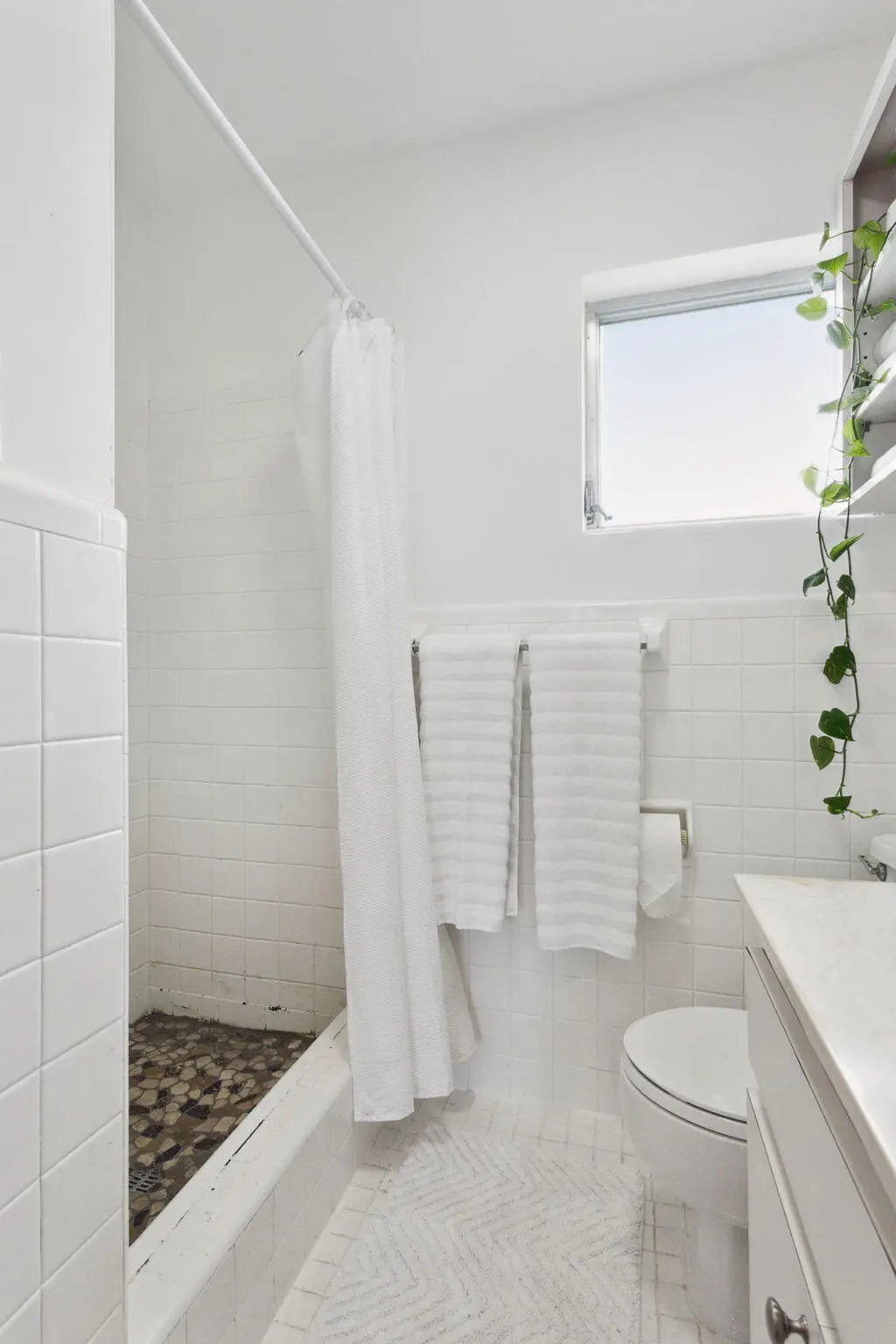 Stand-up Shower at 651 Oak Street, Boynton Beach