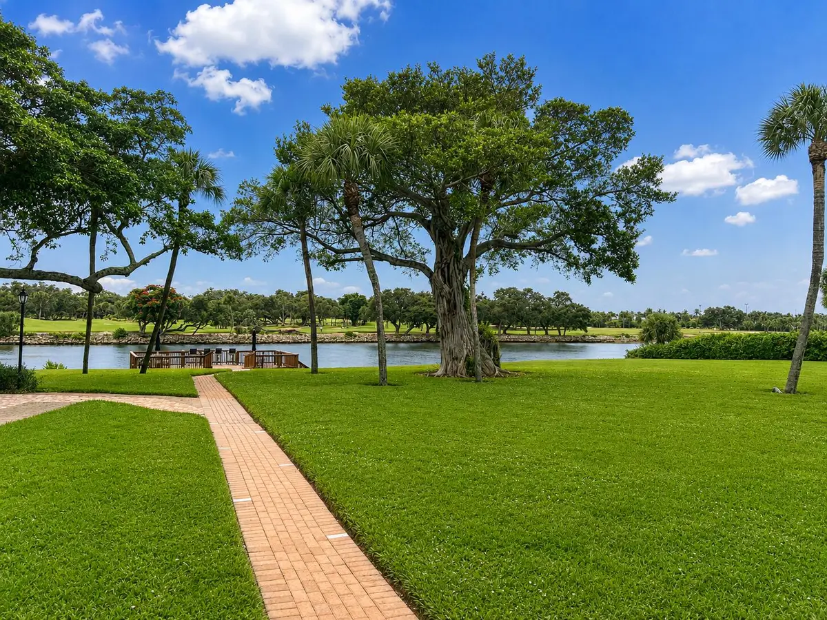 Intracoastal at 308 Golfview Road 405, North Palm Beach