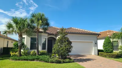537 SE CRATHES Street, Port St. Lucie – Single Family Residence for sale