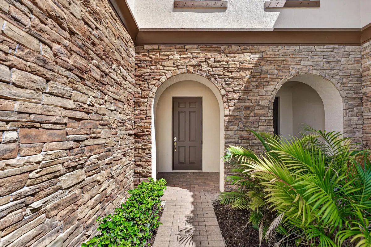 Entrance at 10306 WELLINGTON PARC Drive, Wellington