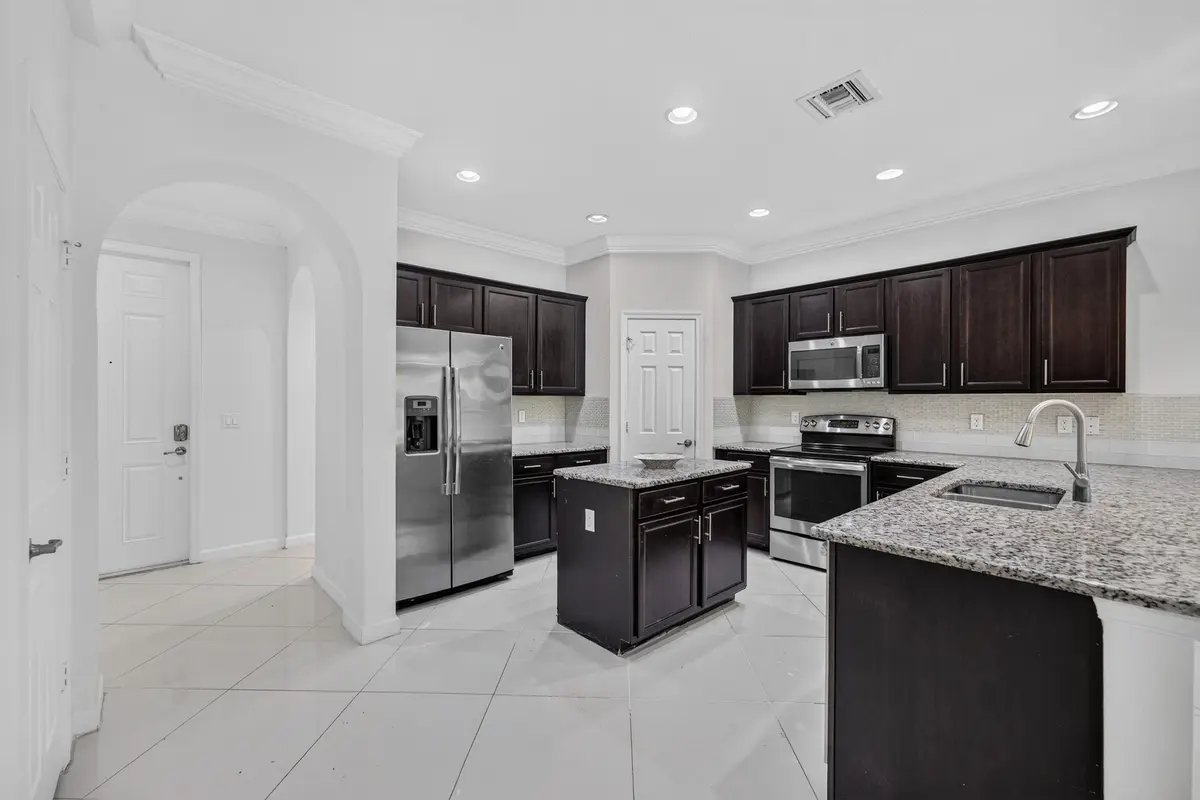 Kitchen at 10306 WELLINGTON PARC Drive, Wellington