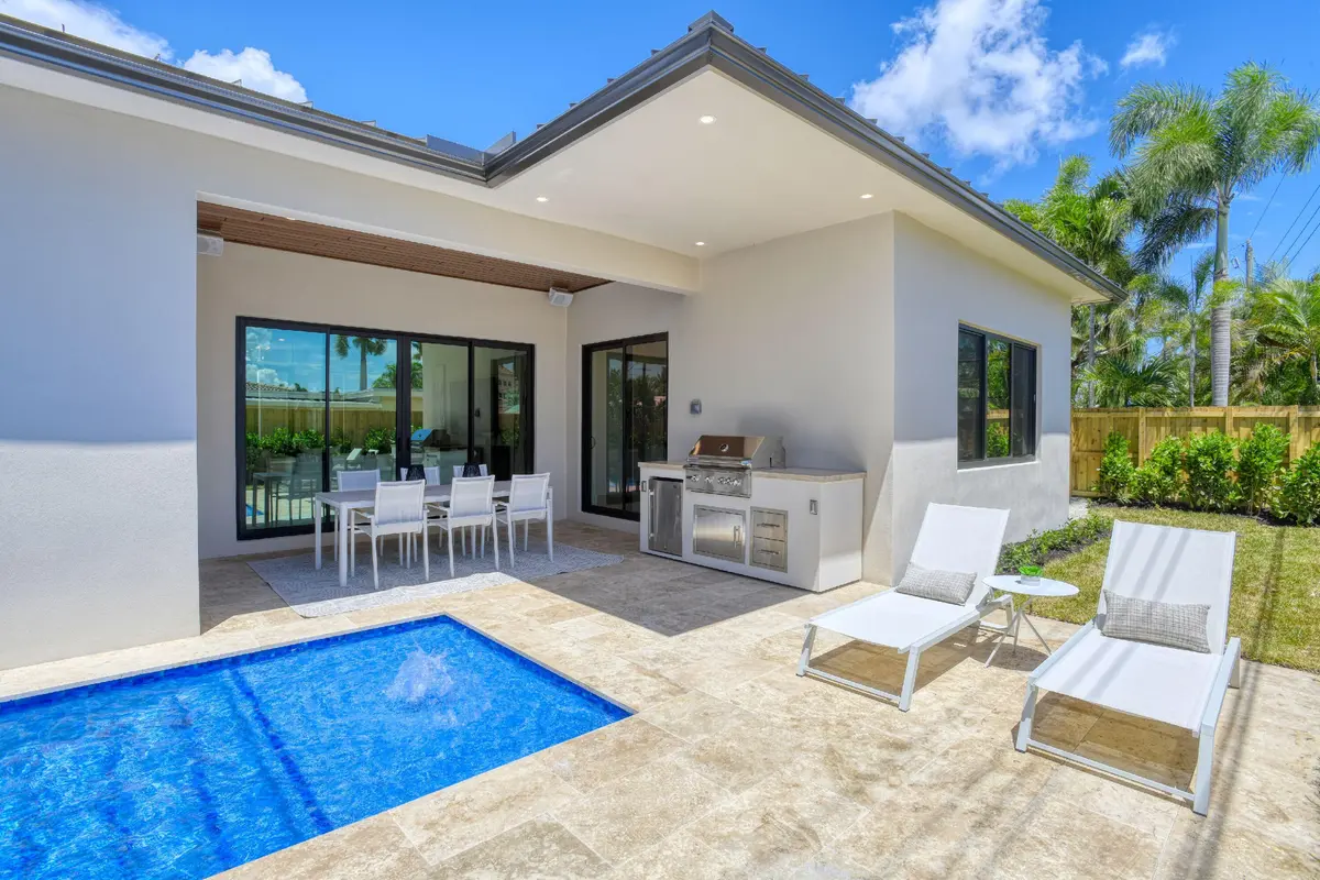 15 Back 4 at 5950 NE 21st Circle, Fort Lauderdale