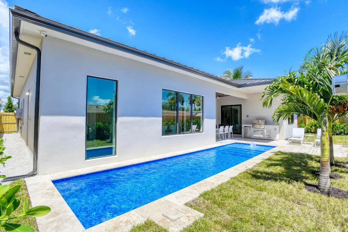 15 Back 2 at 5950 NE 21st Circle, Fort Lauderdale