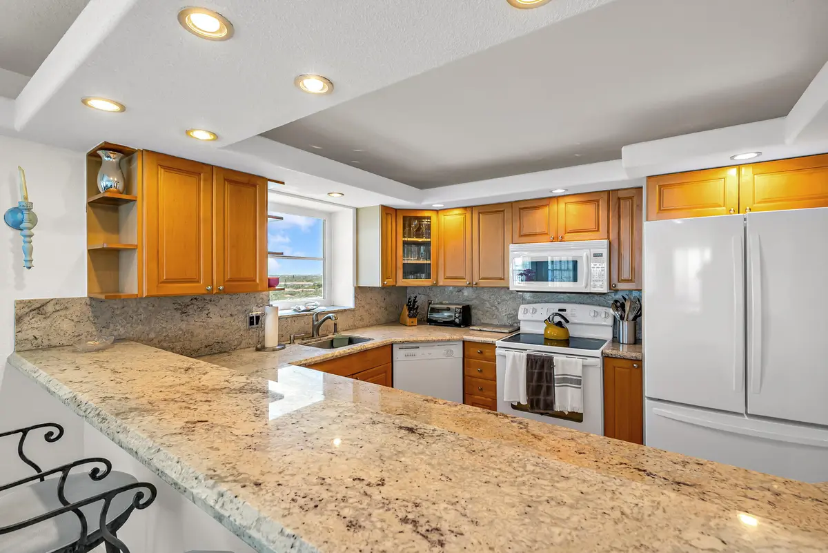 AB-21 at 3000 S OCEAN Boulevard 1106, Boca Raton