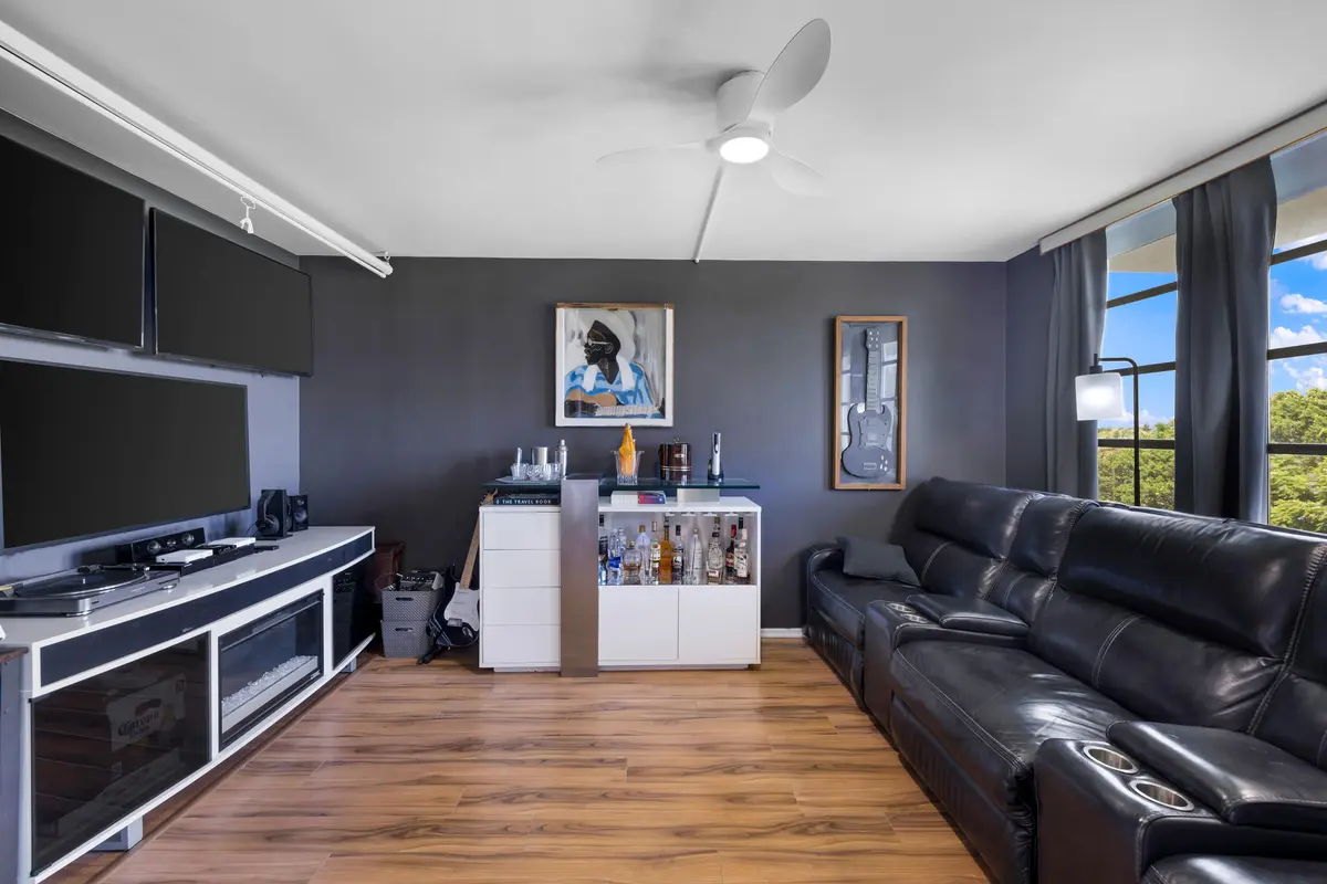 3960 Oaks Clubhouse Dr-Pompano Beach-Nat at 3960 Oaks Clubhouse Drive 504, Pompano Beach