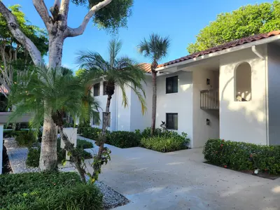 30 PELICAN POINTE Drive 201, Delray Beach – Condominium for rent