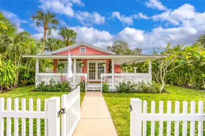 645 SW CLEVELAND Avenue, Stuart – Single Family Residence for sale