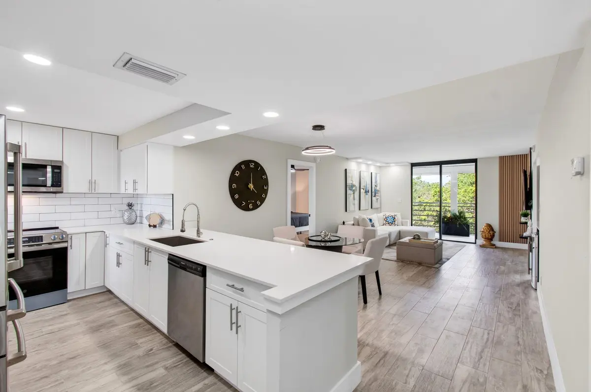 QUARTZ COUNTERS at 6461 NW 2nd Avenue 505, Boca Raton
