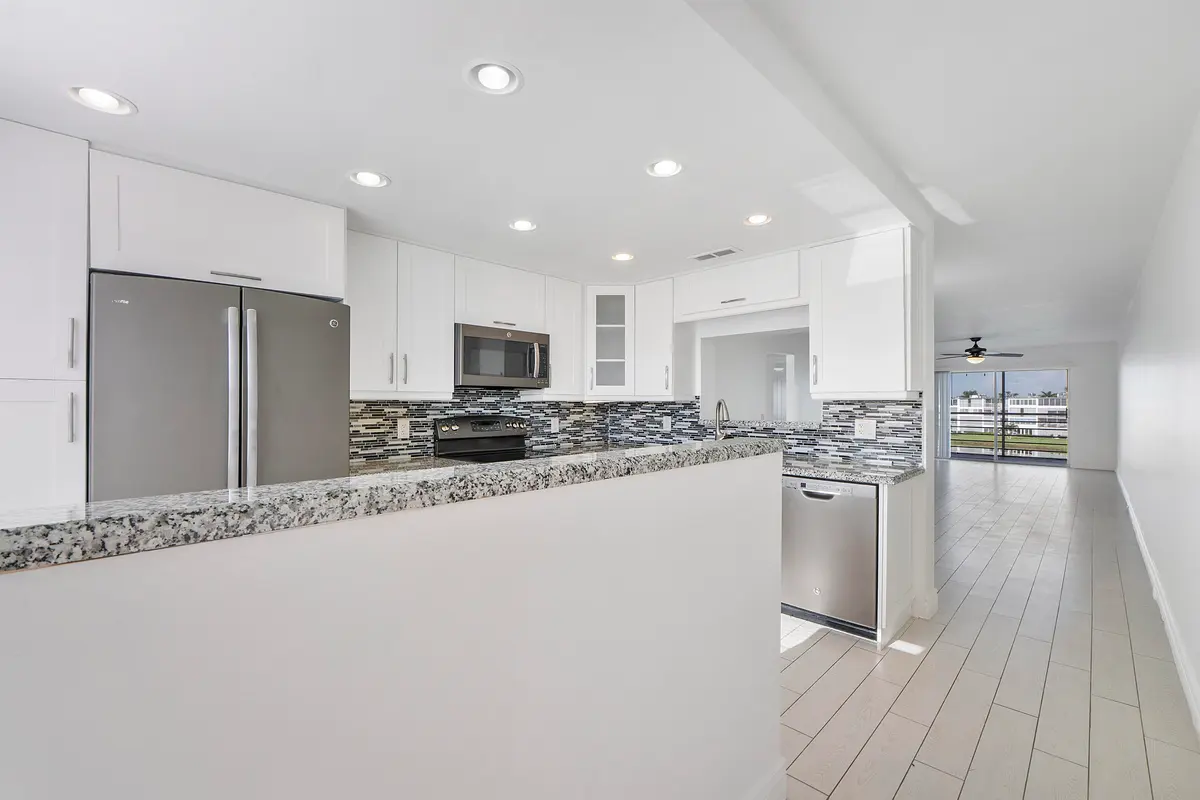 4072 Gildford E_008 at 4072 Guildford D, Boca Raton