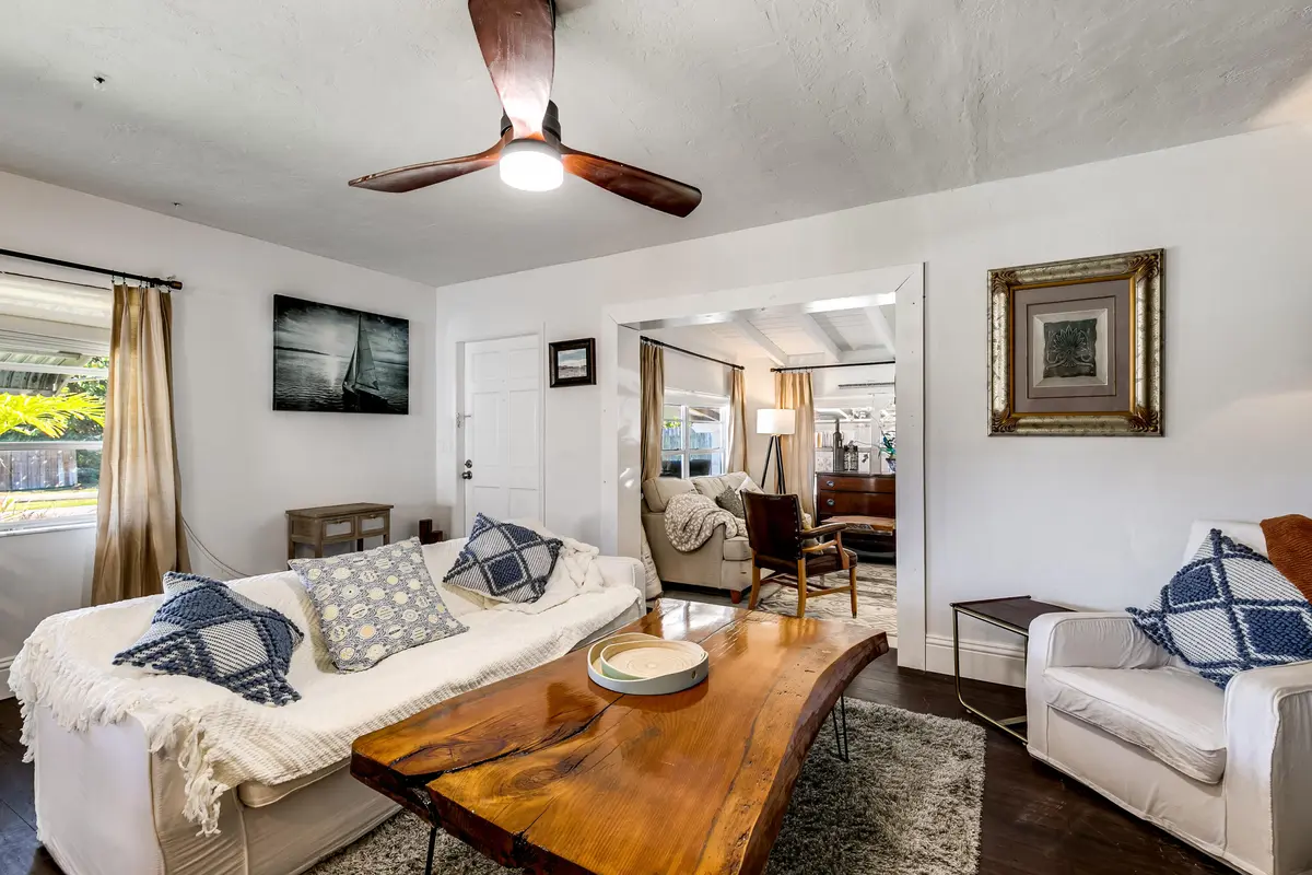 609_sArnold_living2 at 609 S ARNOLD Avenue, Lantana