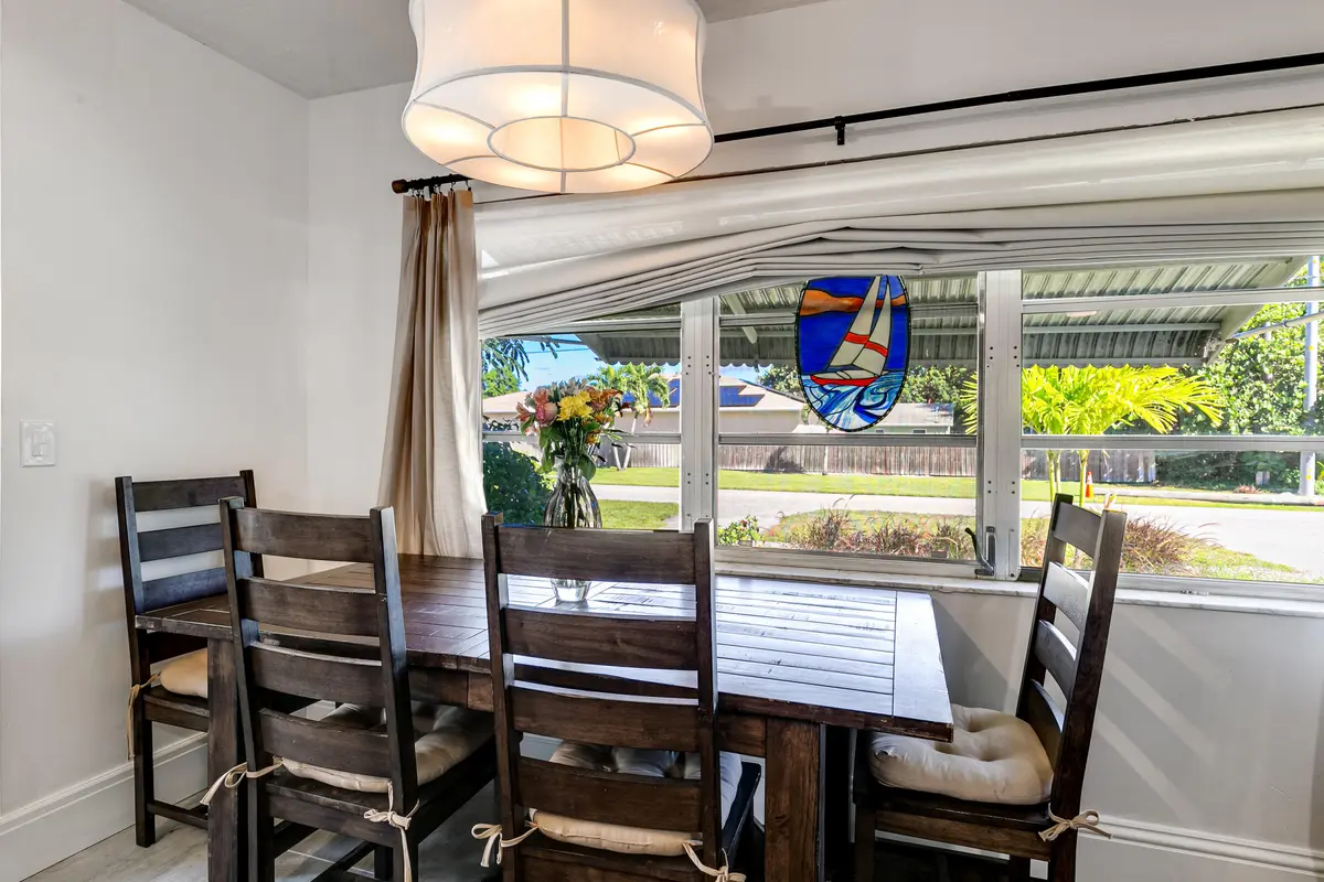 609sarnold_dining at 609 S ARNOLD Avenue, Lantana