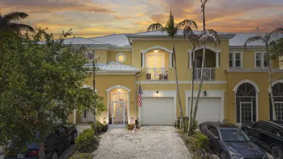 6179 NW Helmsdale Way, Port St. Lucie – Townhouse for sale