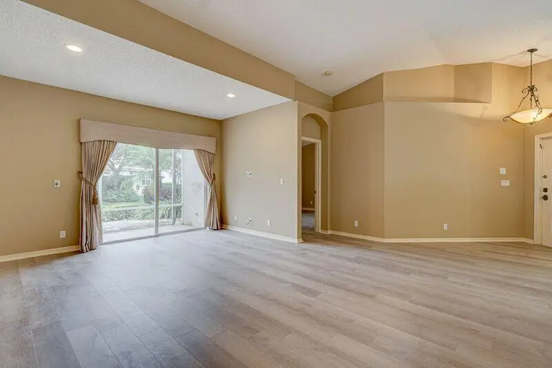 4d22648e-2d32-495a-84a6-034fa843a8ba at 6183 FLORAL LAKES Drive, Delray Beach