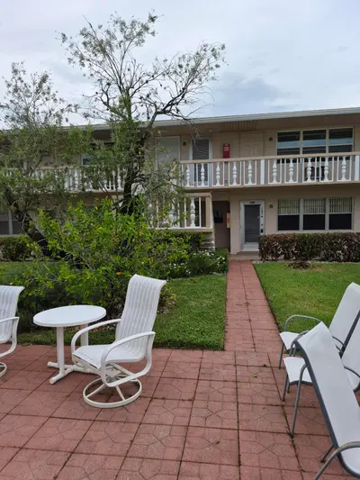 214 Cambridge  I, West Palm Beach – Condominium for sale