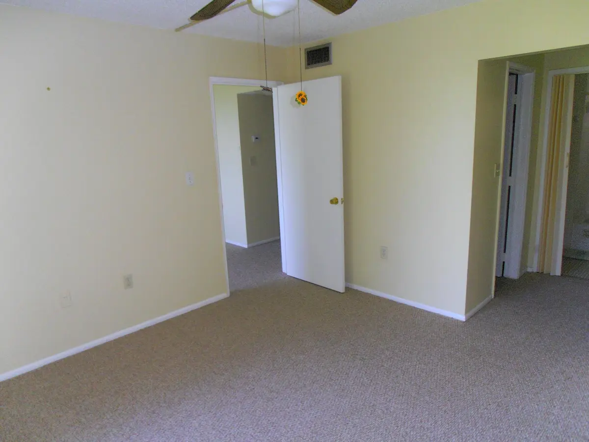 Photo 6 at 9451 EVERGREEN Place 306, Davie